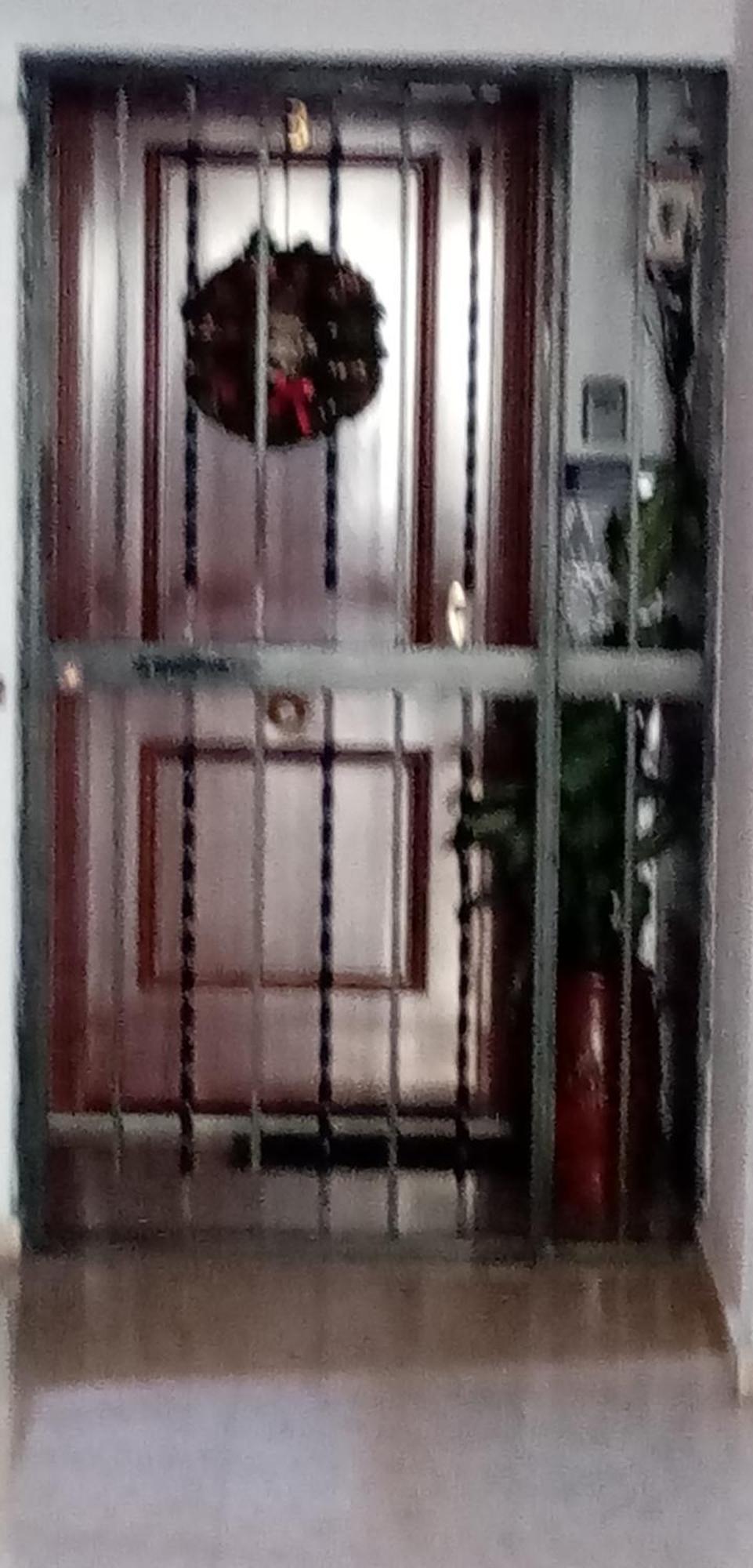 Shared Accommodation A Room With A View Of The Garden Σεβίλλη Εξωτερικό φωτογραφία